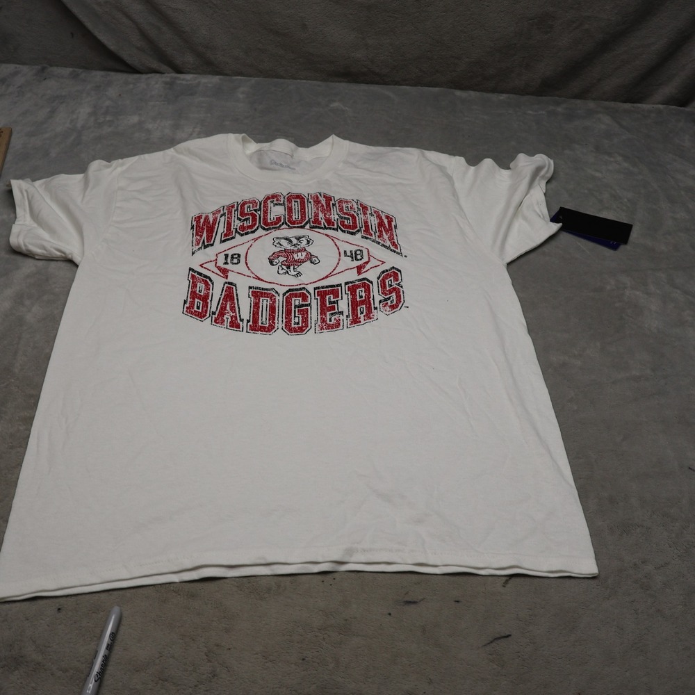 Wisconsin Badgers Shirt Mens Large Captivating White NCAA Short Sleeve Crew NEW